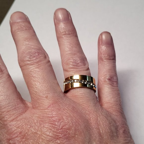 New gold tone and zircon ring size 7 - Picture 5 of 8